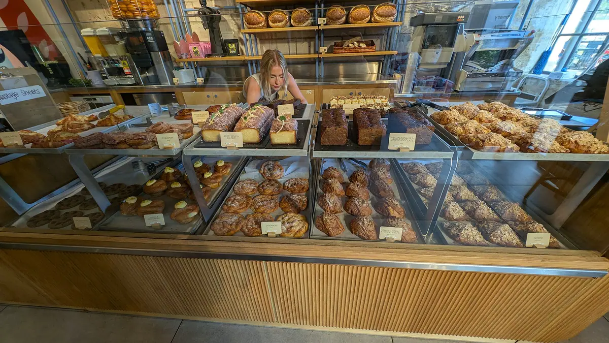 Hollins Bakery – bakery in Hollins, Whitefield